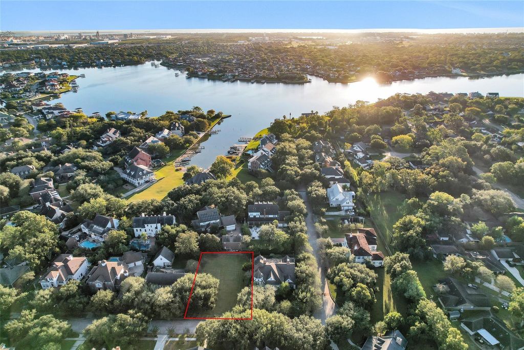 Photo of 1206 Bluebonnet Drive, Seabrook, TX 77586 (MLS # 87892436)