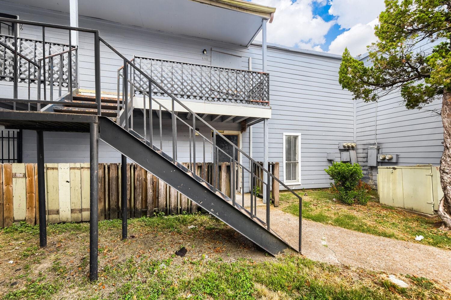 5625 Antoine Drive 307