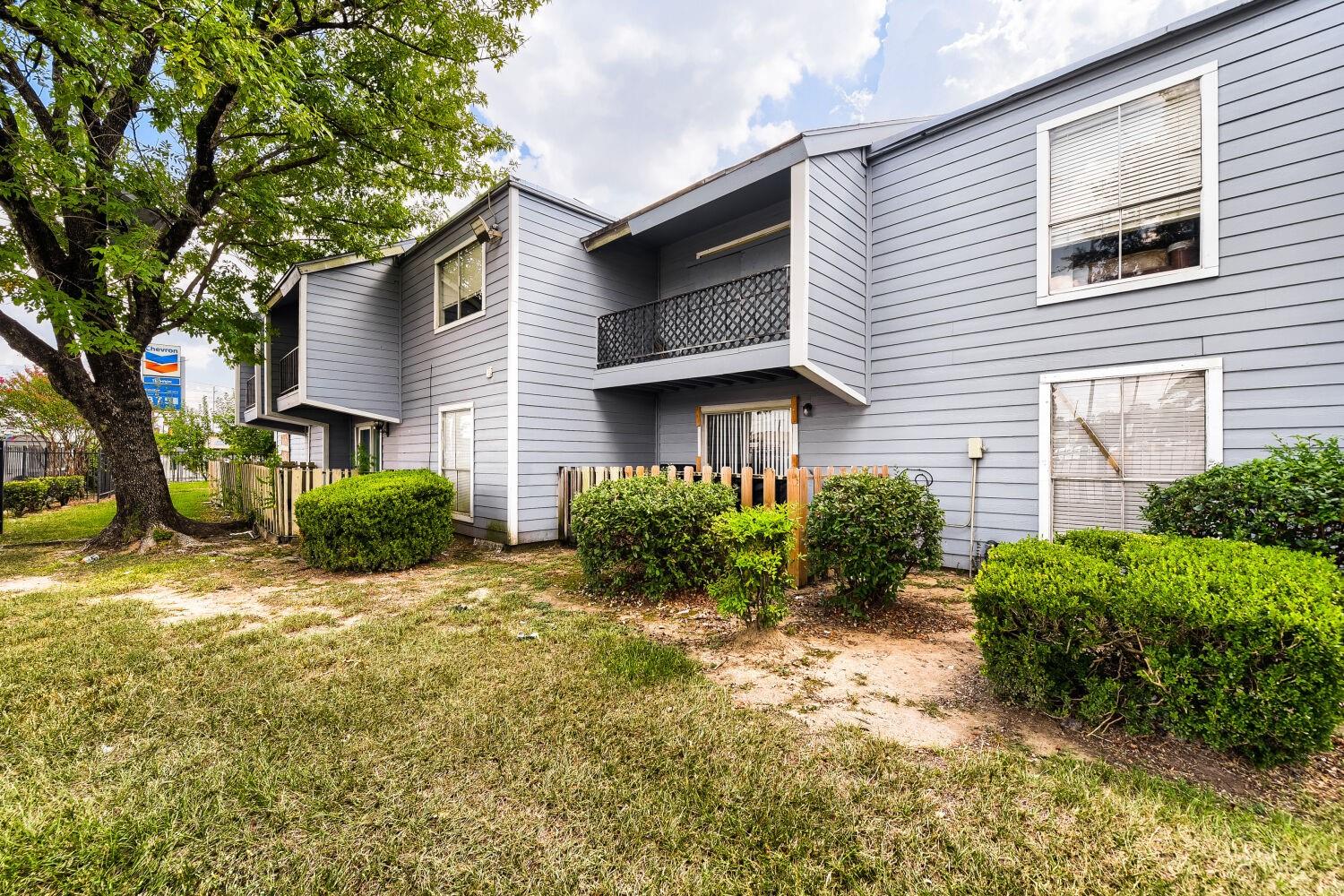 5625 Antoine Drive 307