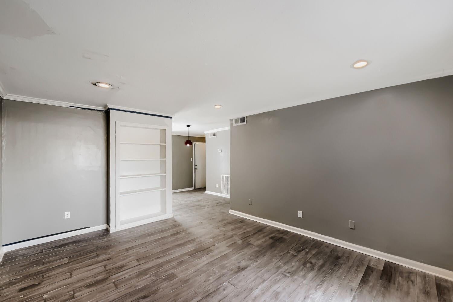 5625 Antoine Drive 307