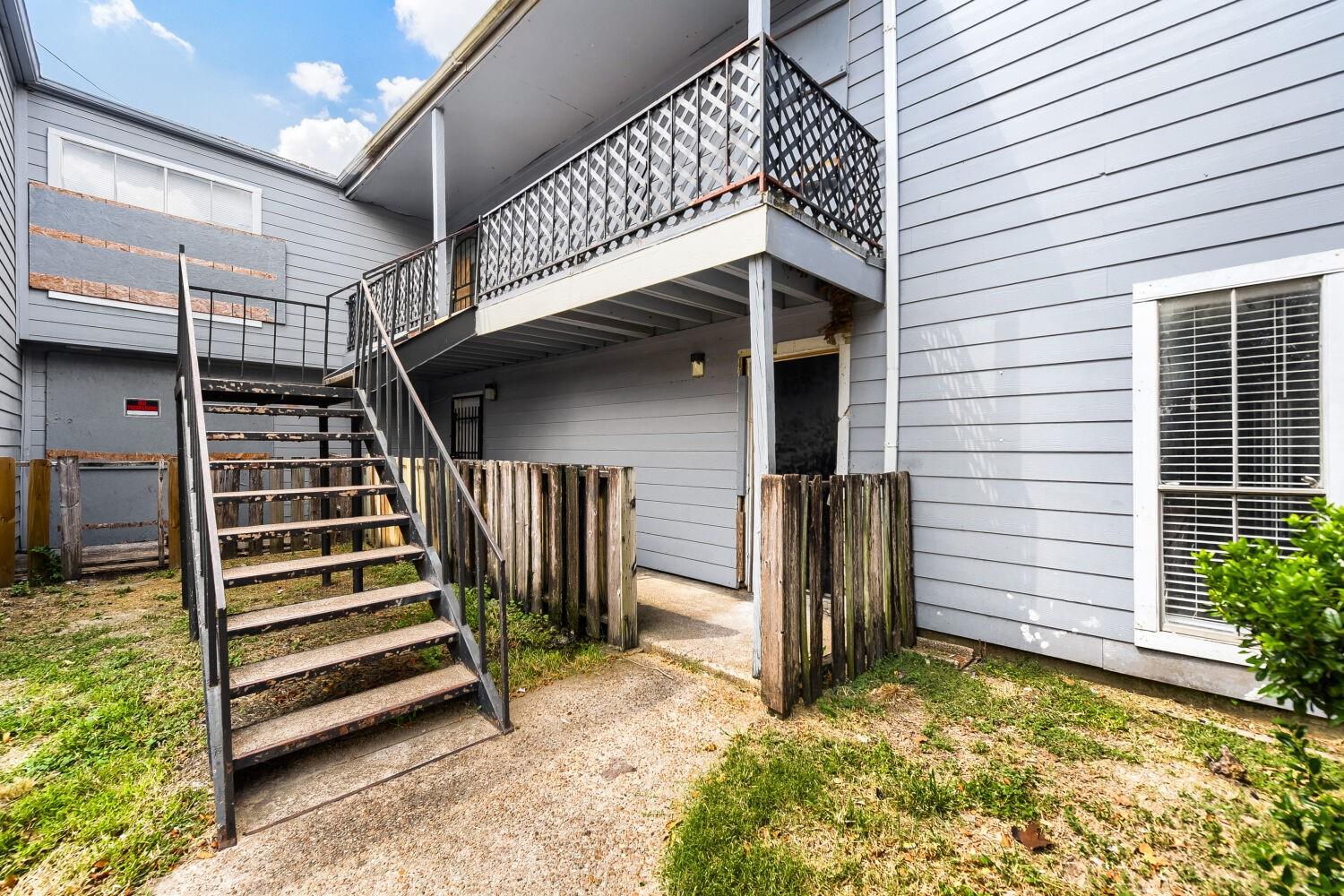 5625 Antoine Drive 307