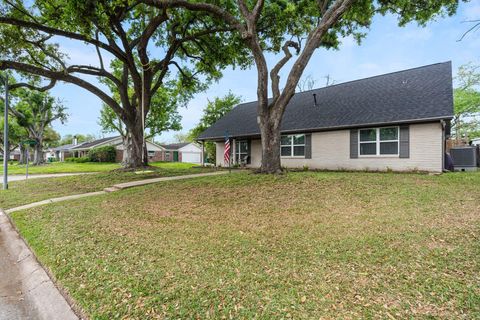 Homes For Sale - 9214 Bintliff Drive<br/> Houston, TX 77074