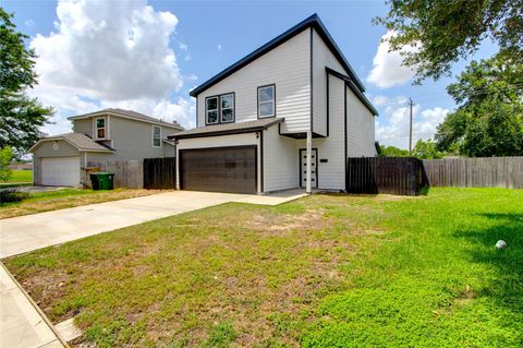 Photo of 5774 Gineridge Drive, Houston, TX 77053 (MLS # 31299879)