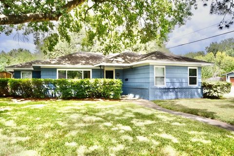 Photo of 4702 Kingfisher Drive, Houston, TX 77035 (MLS # 23466851) Photo of 4702 Kingfisher Drive, Houston, TX 77035 (MLS # 23466851)