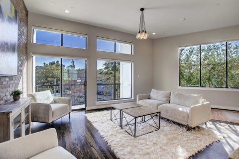Photo of 1320 Welch Street, Houston, TX 77006 (MLS # 40677470)