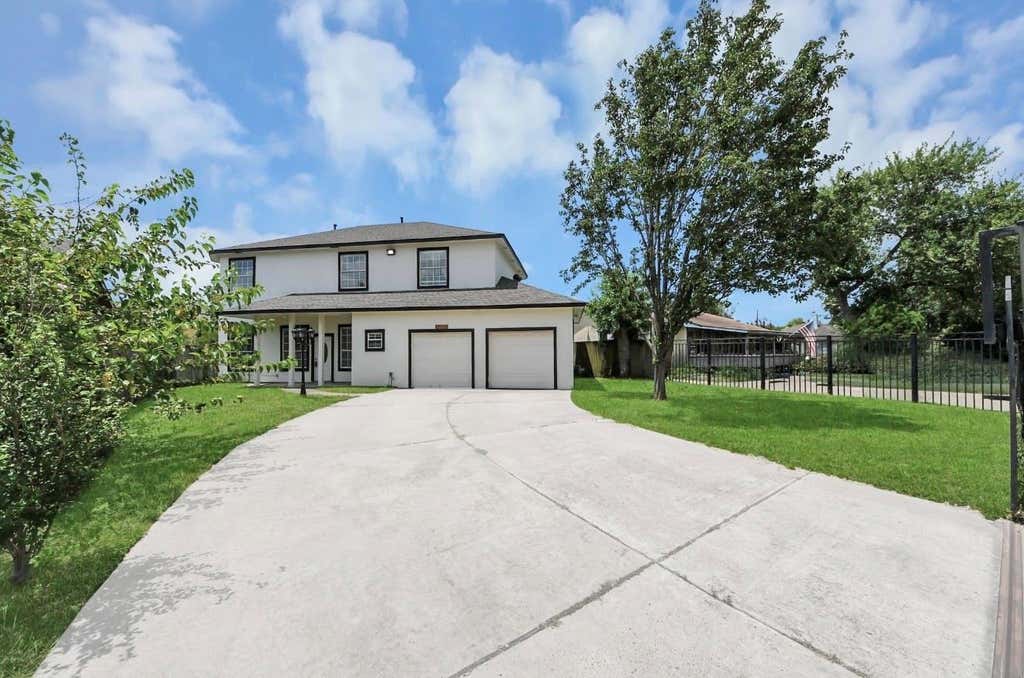 Photo of 10535 Emnora Lane, Houston, TX 77043 (MLS # 16469545)
