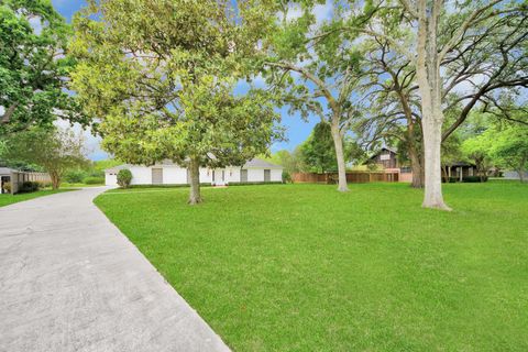 Photo of 904 Victoria Drive, Richmond, TX 77469 (MLS # 7534876)