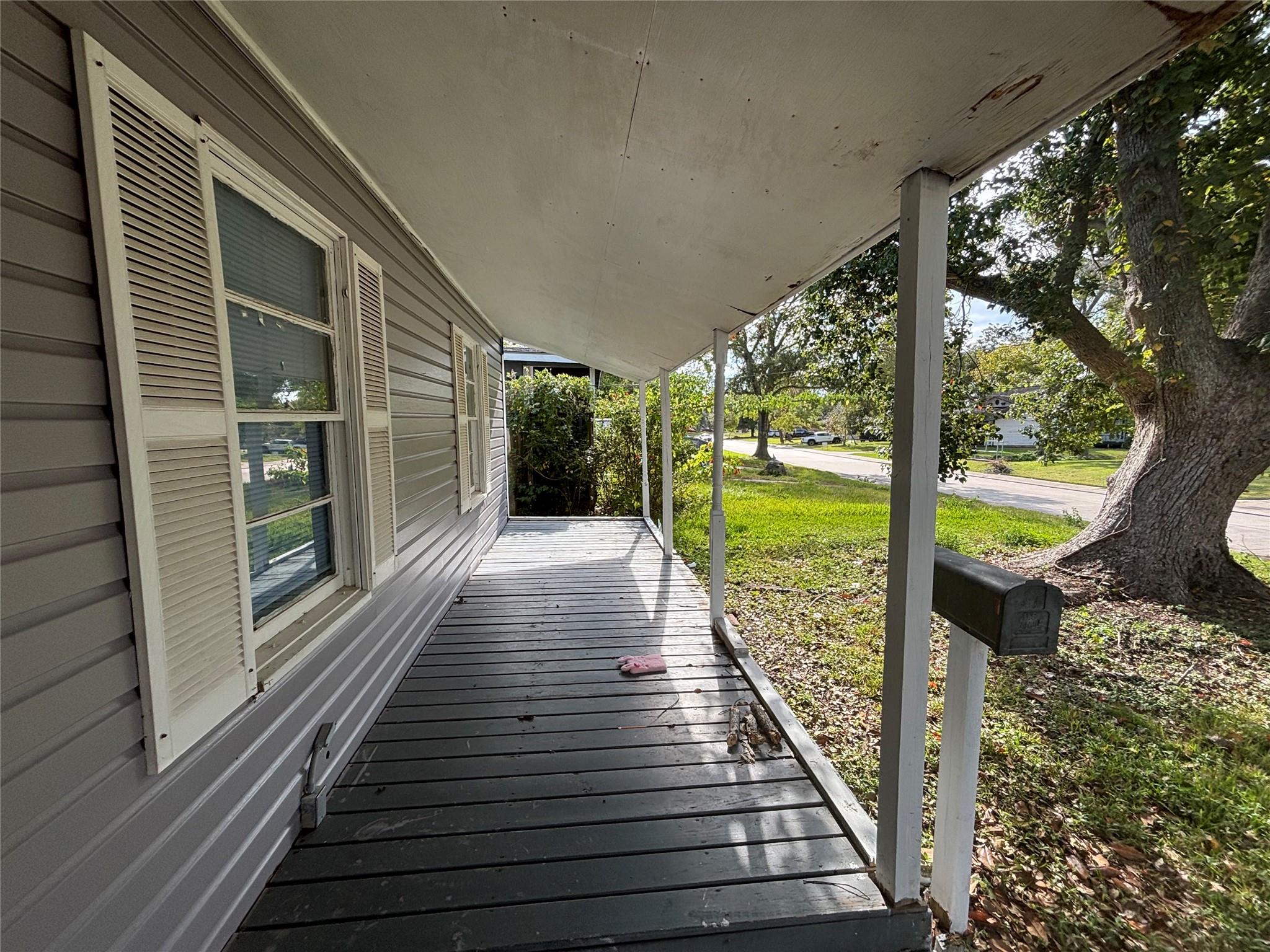 612 Winding Way Street