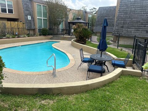 Condo For Sale - 16120 Stuebner Airline Road #202<br/> Spring, TX 77379