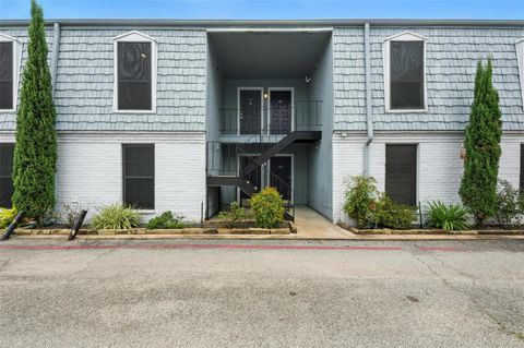 Photo of 1901 S Voss Road #33, Houston, TX 77057 (MLS # 64049024)