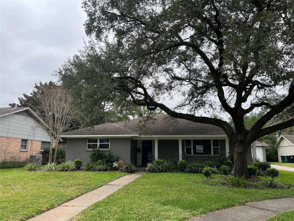 Photo of 5122 Lymbar Drive, Houston, TX 77096 (MLS # 39480194)