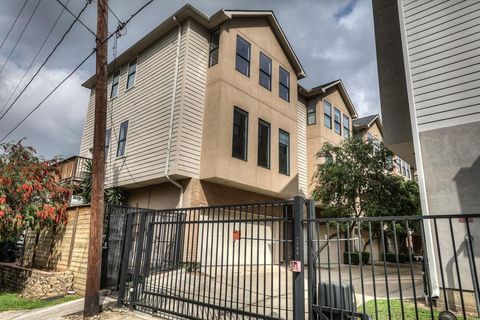 Photo of 2310 Union Street #A, Houston, TX 77007 (MLS # 62605632)