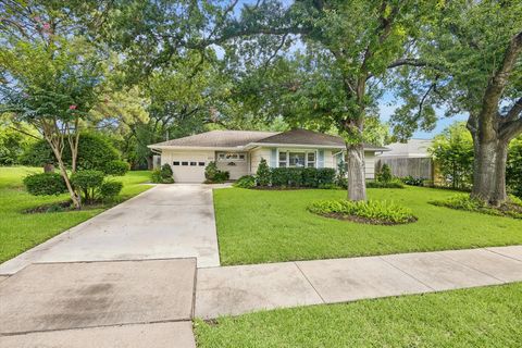 Photo of 4712 Glenmont Street, Bellaire, TX 77401 (MLS # 17099155)