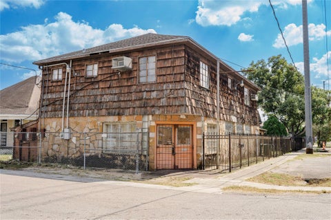 Photo of 1414 Campbell Street #1-7, Houston, TX 77009 (MLS # 51586664)