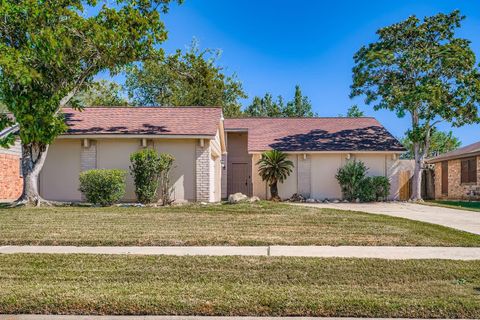 Photo of 2115 Pepperglen Court, Missouri City, TX 77489 (MLS # 96742202)