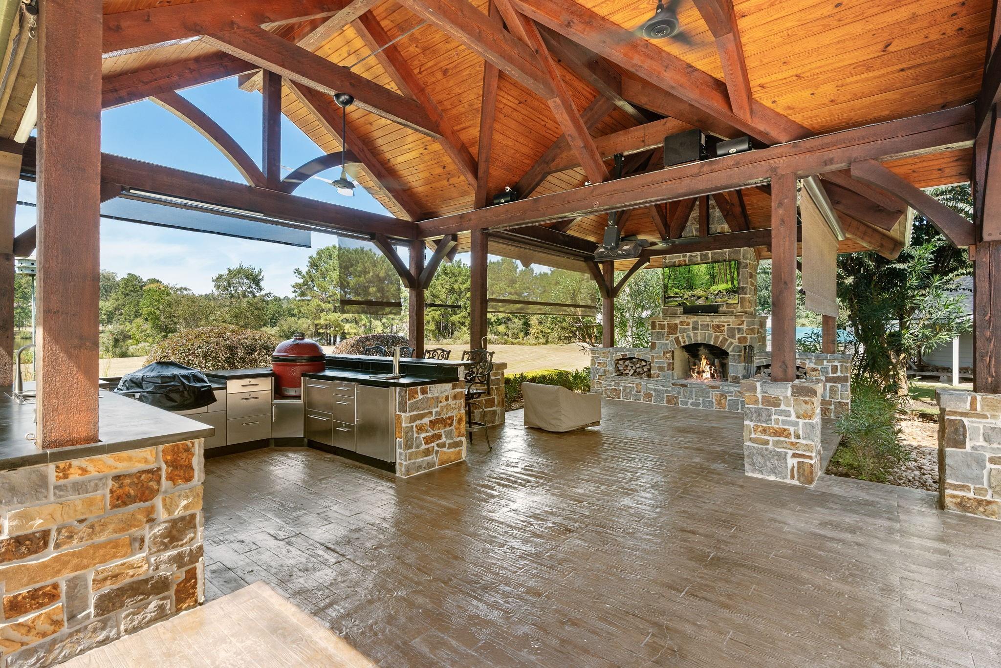 9902 Crestwater Circle