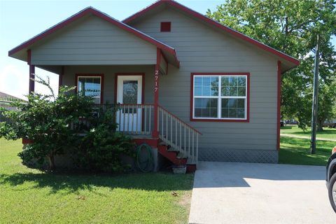 Photo of 2717 Avenue D, Dickinson, TX 77539 (MLS # 84876844) Photo of 2717 Avenue D, Dickinson, TX 77539 (MLS # 84876844)