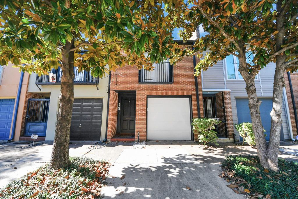 Photo of 3540 Yupon Street, Houston, TX 77006 (MLS # 97496665)