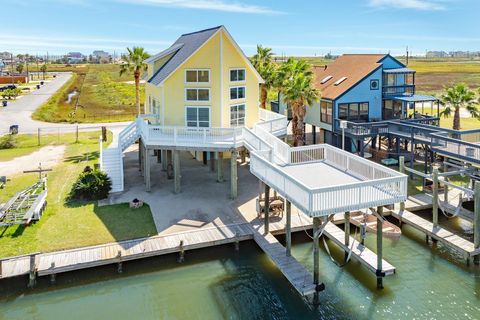 Photo of 431 Swordfish Lane, Surfside Beach, TX 77541 (MLS # 85570032)