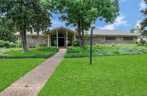 1446 Pirates Cove Nassau Bay TX 77058