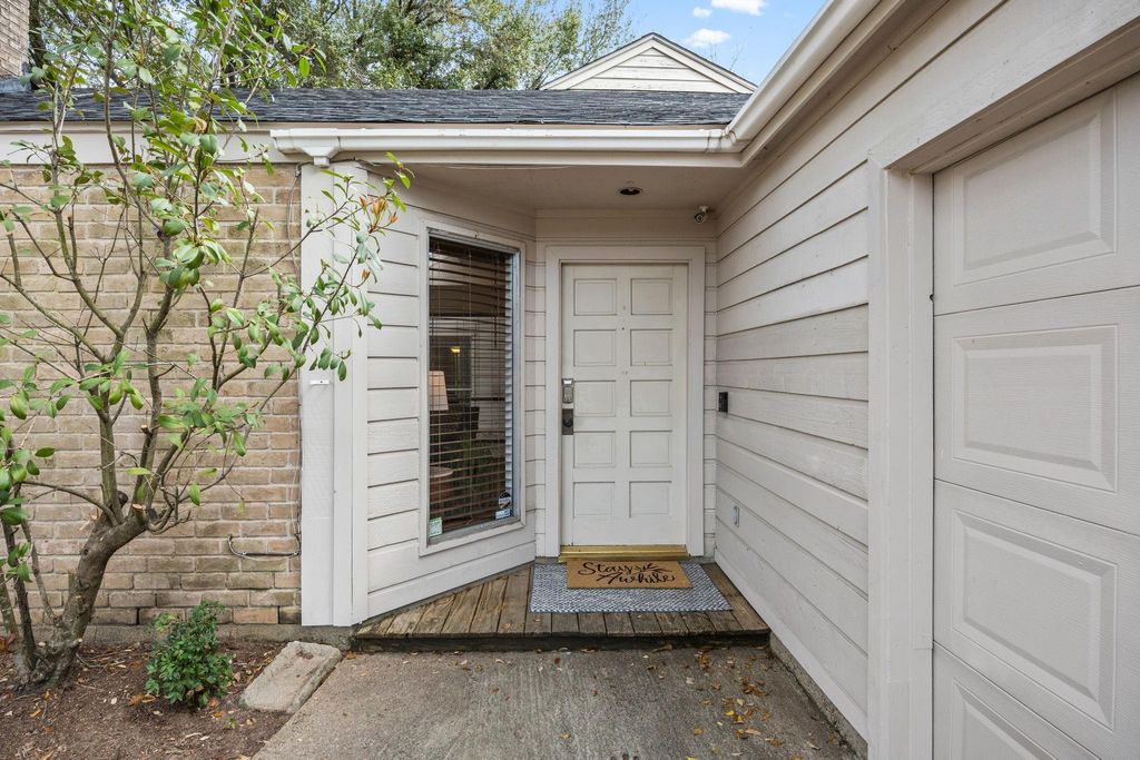 Photo of 8011 Suspiro Drive, Houston, TX 77083 (MLS # 15036524)