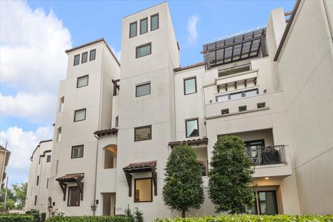 Photo of 5214 Calle Cordoba Place, Houston, TX 77007 (MLS # 8193388)