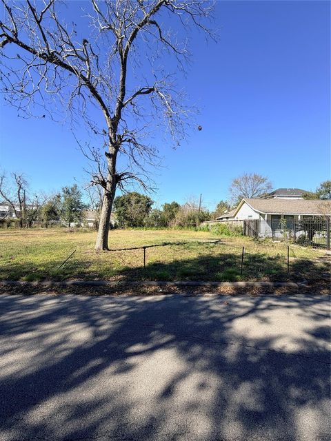 Photo of 6632 Burkett Street, Houston, TX 77021 (MLS # 22887547)