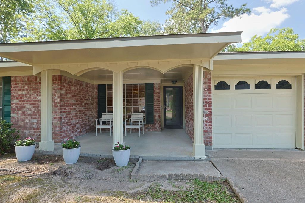 Photo of 9618 Rannock Way, Spring, TX 77379 (MLS # 98022027)
