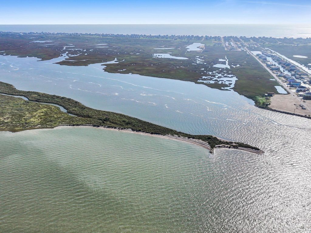 Photo of 0 Middle Reef Rd, Crystal Beach, TX 77650 (MLS # 5224731)
