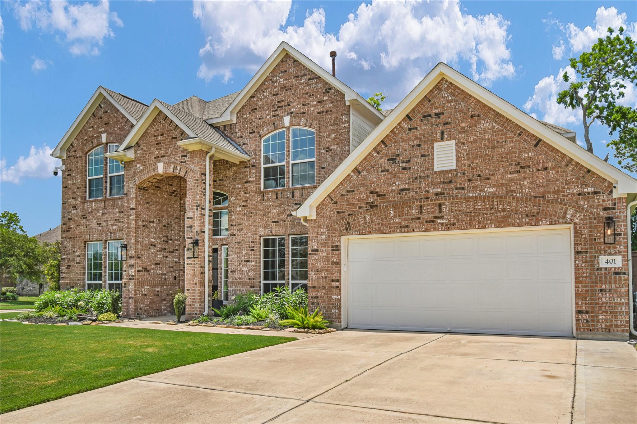 401 Bentwood Way