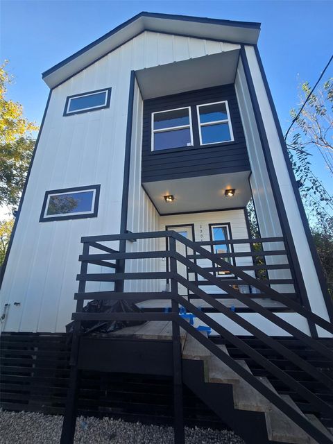 2207 Des Chaumes Street Houston TX 77026