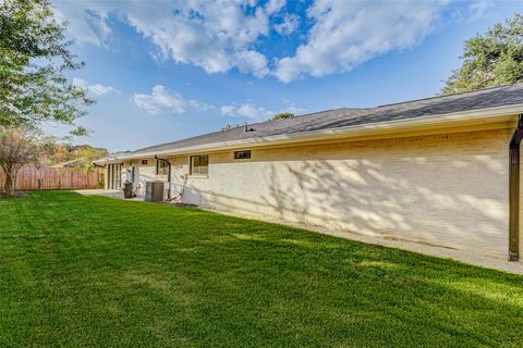 Tiny photo for 1803 Seaspray Court, Houston, TX 77008 (MLS # 11240047)