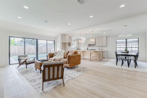 Tiny photo for 1803 Seaspray Court, Houston, TX 77008 (MLS # 11240047)