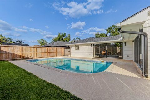 Tiny photo for 1803 Seaspray Court, Houston, TX 77008 (MLS # 11240047)