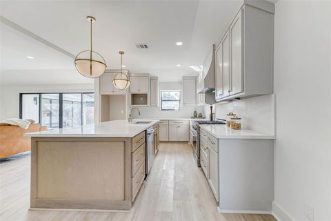 Tiny photo for 1803 Seaspray Court, Houston, TX 77008 (MLS # 11240047)