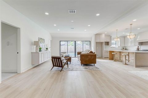 Tiny photo for 1803 Seaspray Court, Houston, TX 77008 (MLS # 11240047)