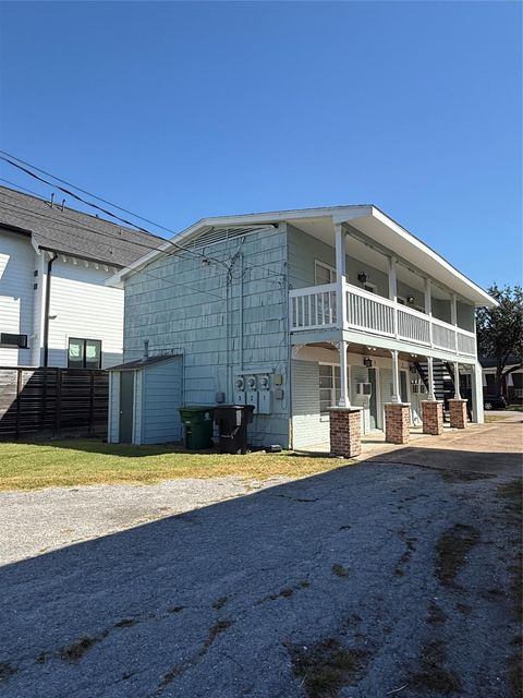 Photo of 731 Columbia Street #1, Houston, TX 77007 (MLS # 88439396) Photo of 731 Columbia Street #1, Houston, TX 77007 (MLS # 88439396)