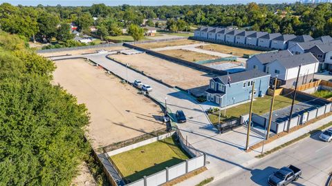 Photo of 1058 Wheatley Oak Lane, Houston, TX 77091 (MLS # 40922997)