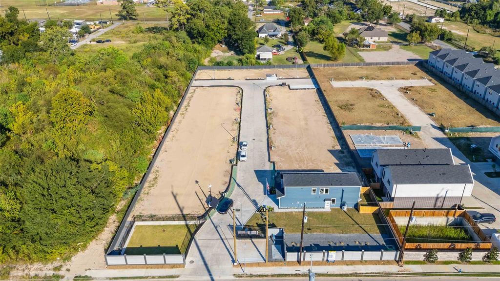 Photo of 1058 Wheatley Oak Lane, Houston, TX 77091 (MLS # 40922997)