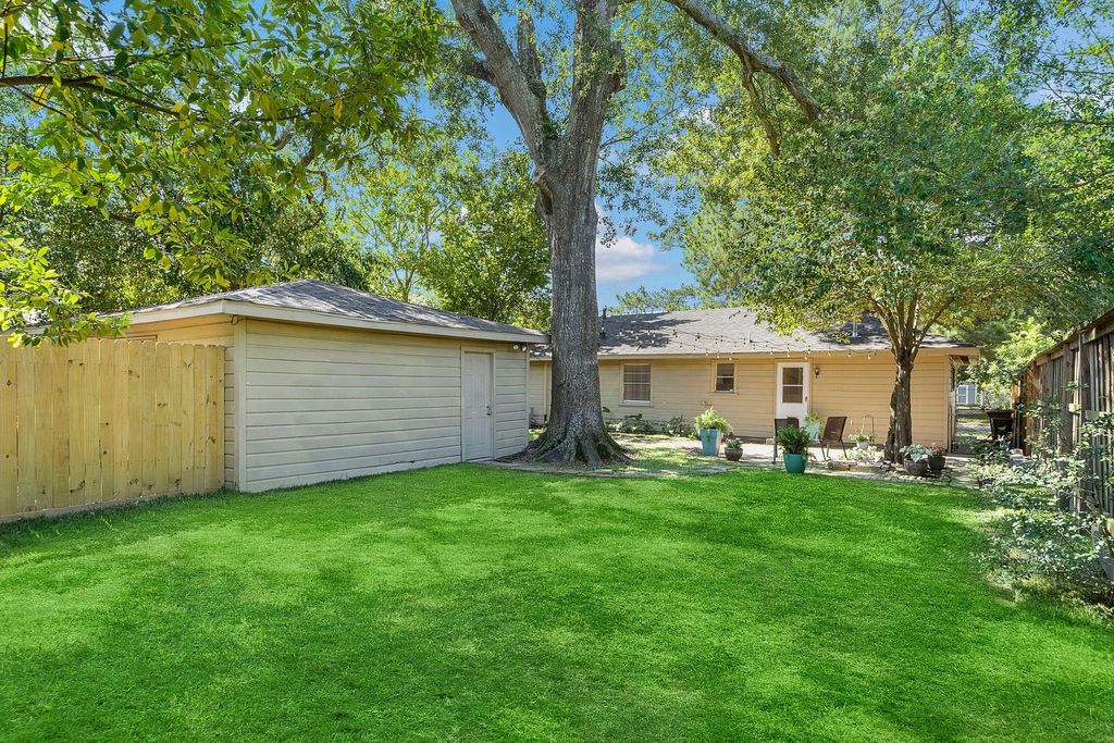 Photo of 5106 De Lange Lane, Houston, TX 77092 (MLS # 45337388)