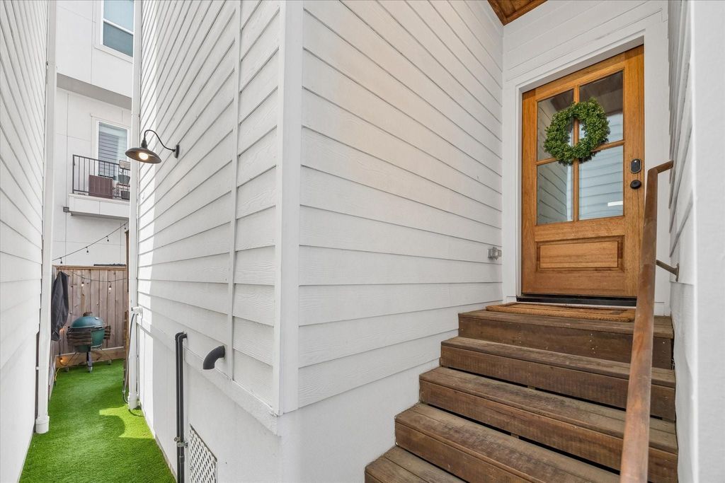 Photo of 2407 Bevis Street, Houston, TX 77008 (MLS # 14902798)