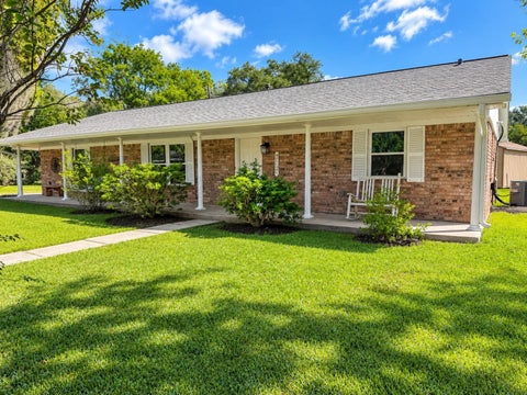 Photo of 504 Edgewater Street, Clute, TX 77531 (MLS # 93478246)