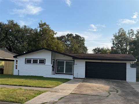 Photo of 3304 Tanglebriar Drive, Pasadena, TX 77503 (MLS # 12609234)