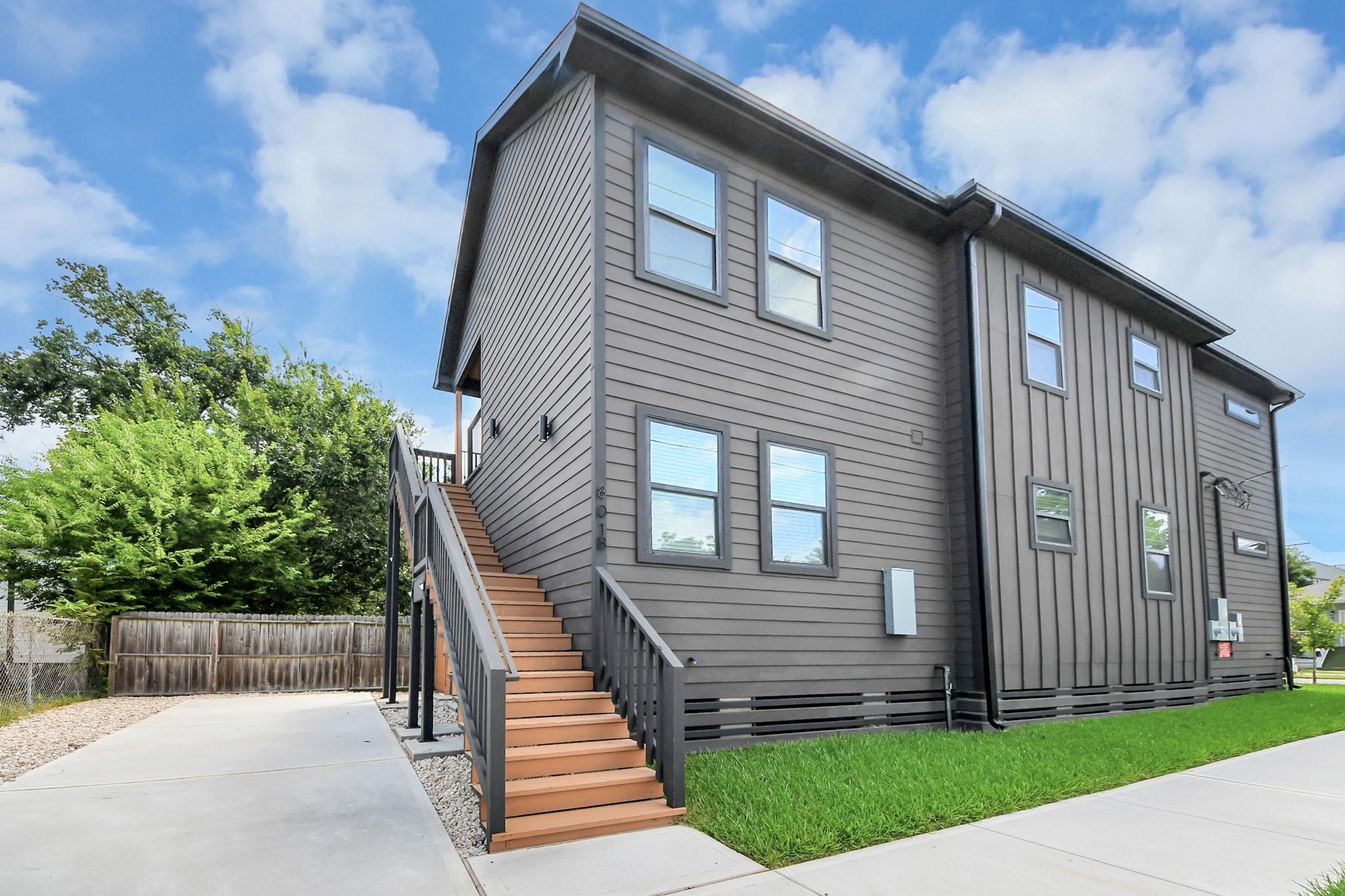 801 E 32nd 1/2 Street B
