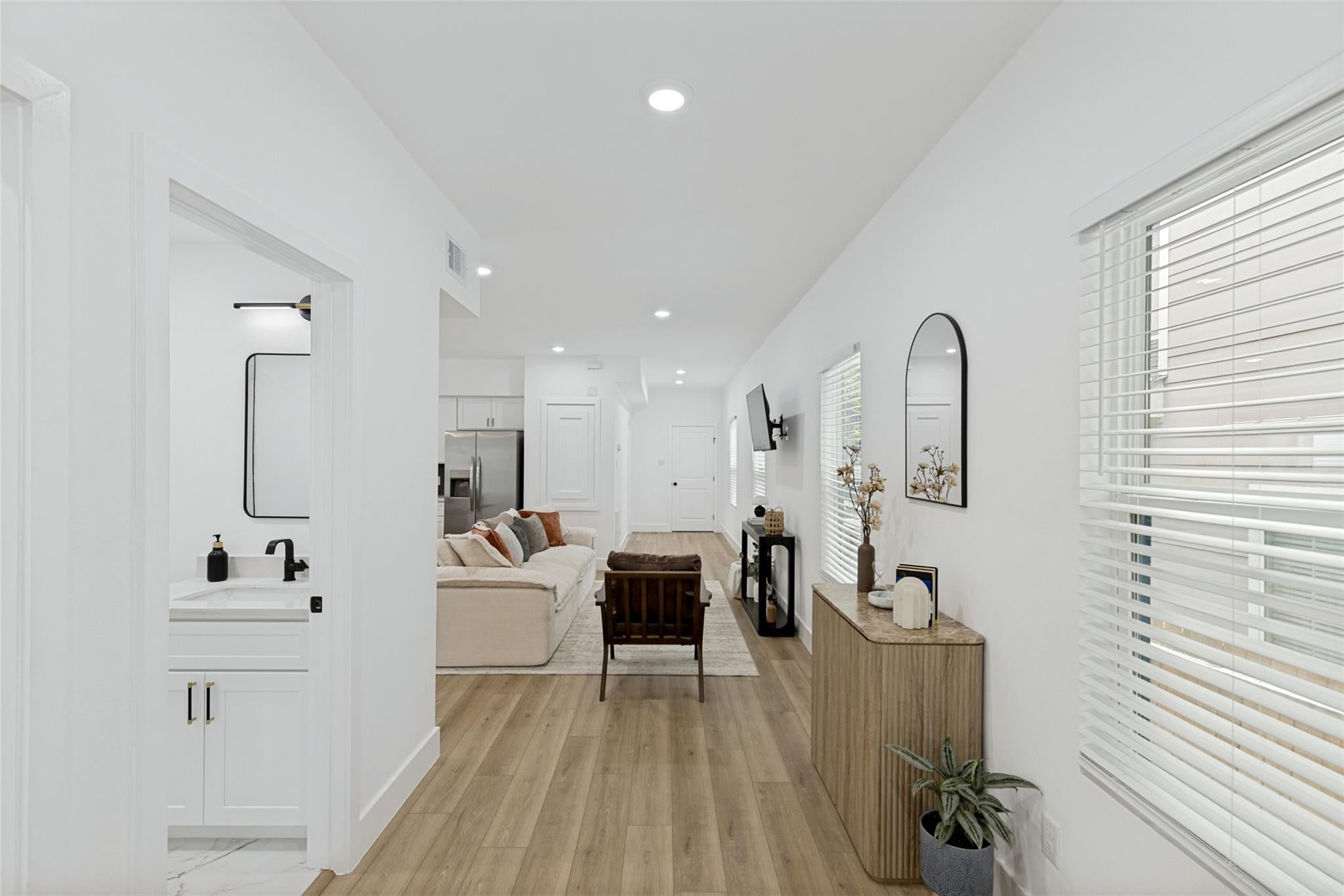 801 E 32nd 1/2 Street B