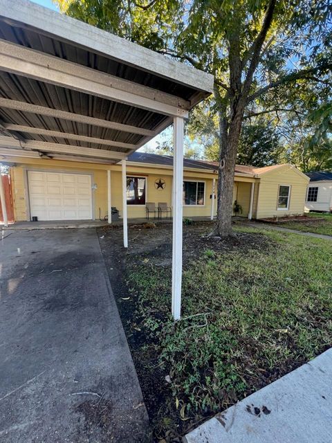 Photo of 1604 Florida Street, Baytown, TX 77520 (MLS # 54459490)