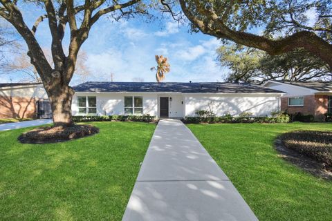 Photo of 2619 Stoney Brook Drive, Houston, TX 77063 (MLS # 77790139)