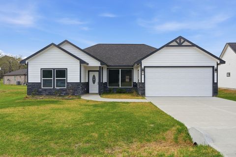 Homes For Sale - 44 Meadow Lake Drive<br/> Trinity County, Trinity, TX 75862