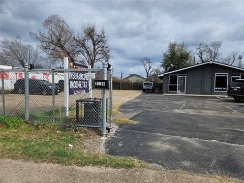 Multifamily For Rent - 2116 Lockwood Drive<br/> Houston, TX 77020