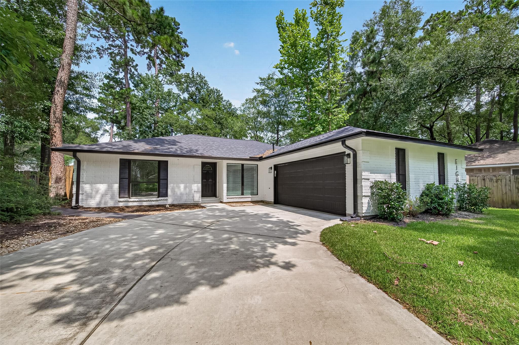 8 N Brook Pebble Court